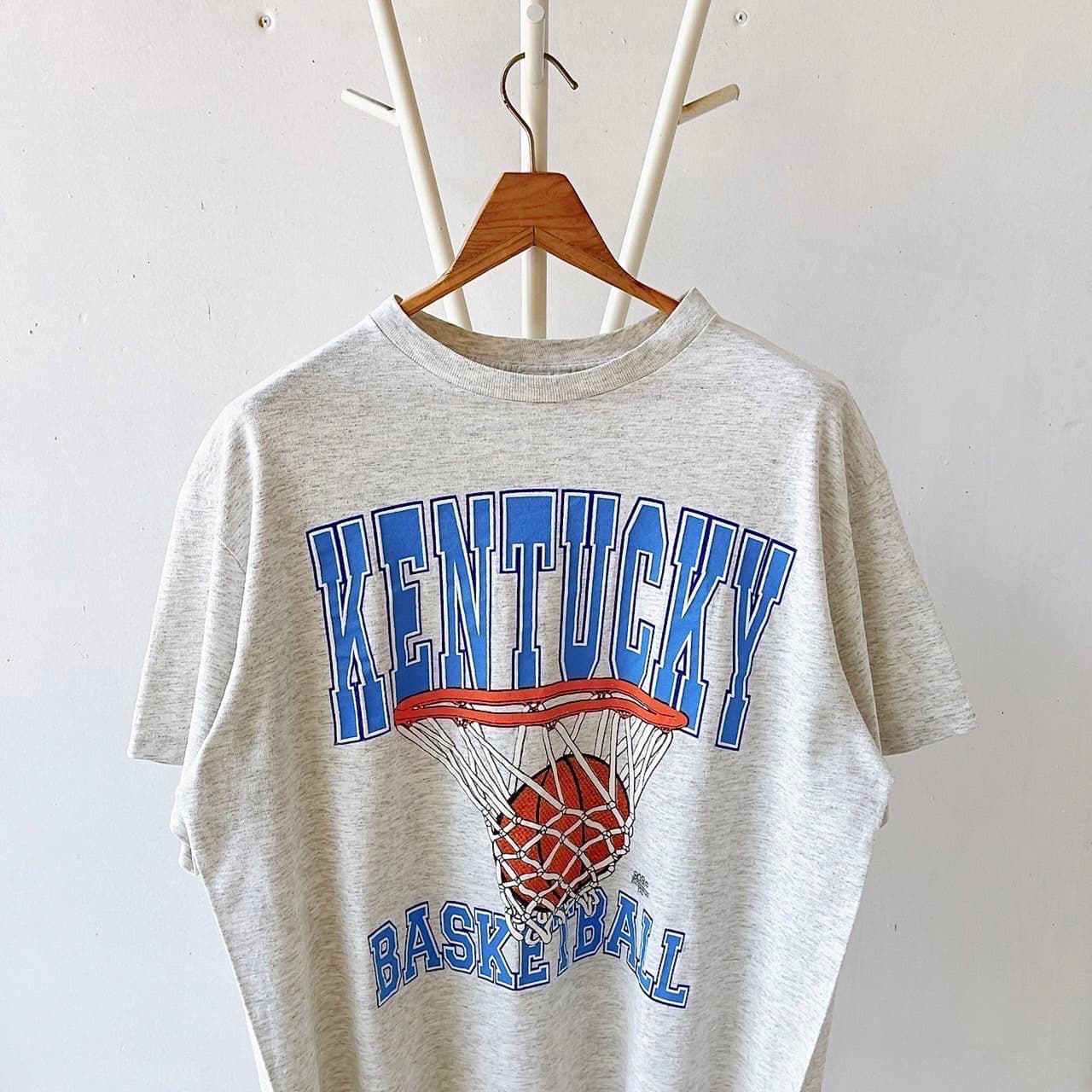 90s Kentucky UK Wildcats NCAA Basketball Fan T-Shirt – image 3, Kentucky Wildcats Tee, Kentucky Wildcats Merch, Kentucky Wildcats Shirt, Kentucky Wildcats Sweatshirt, Kentucky Wildcats Hoodie, Kentucky Wildcats Clothes
