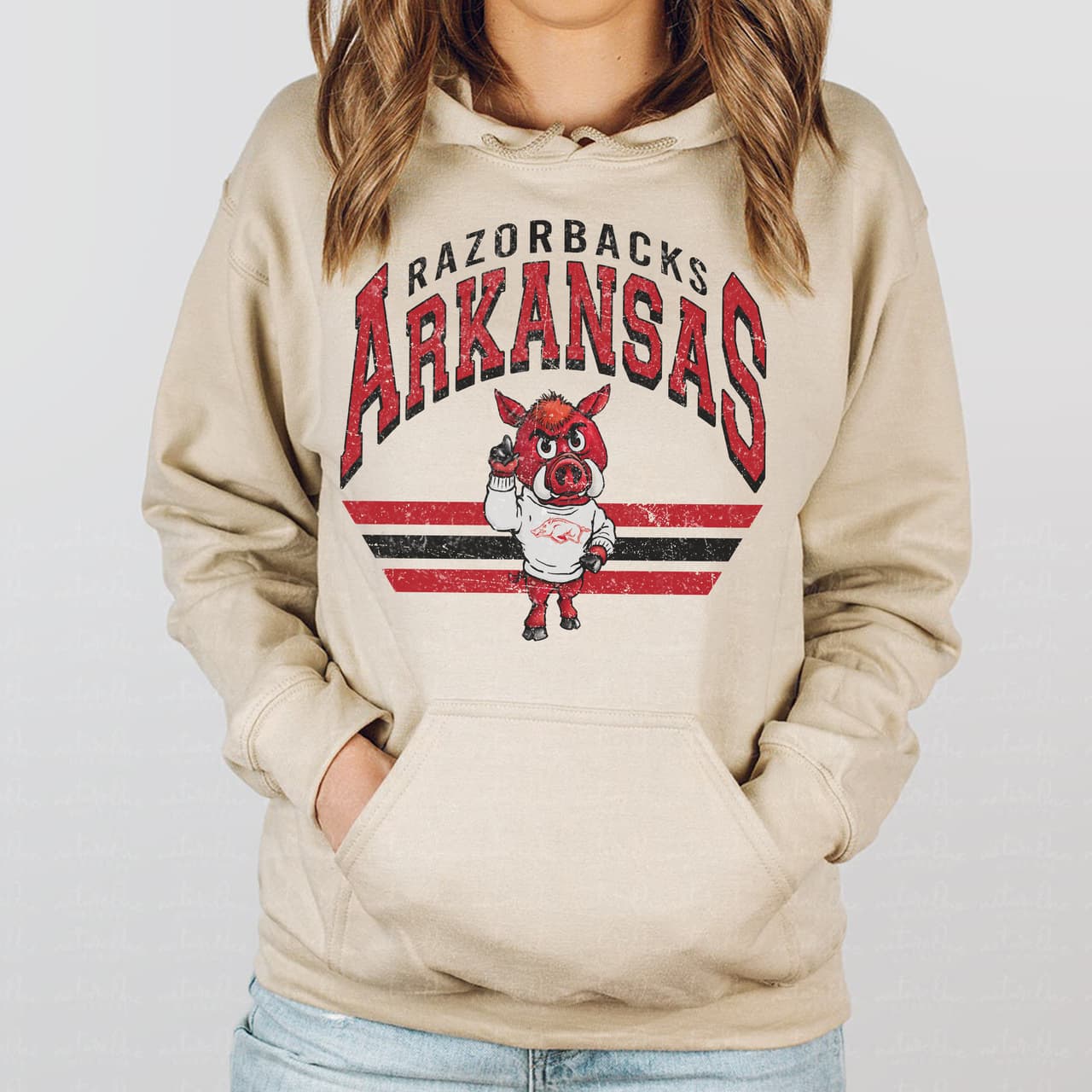 Sudadera con Capucha Vintage de NCAA Football Arkansas Razorbacks - Regalo Unisex – image 3, Arkansas Razorbacks Tee, Arkansas Razorbacks Merch, Arkansas Razorbacks Shirt, Arkansas Razorbacks Sweatshirt, Arkansas Razorbacks Hoodie, Arkansas Razorbacks Clothes