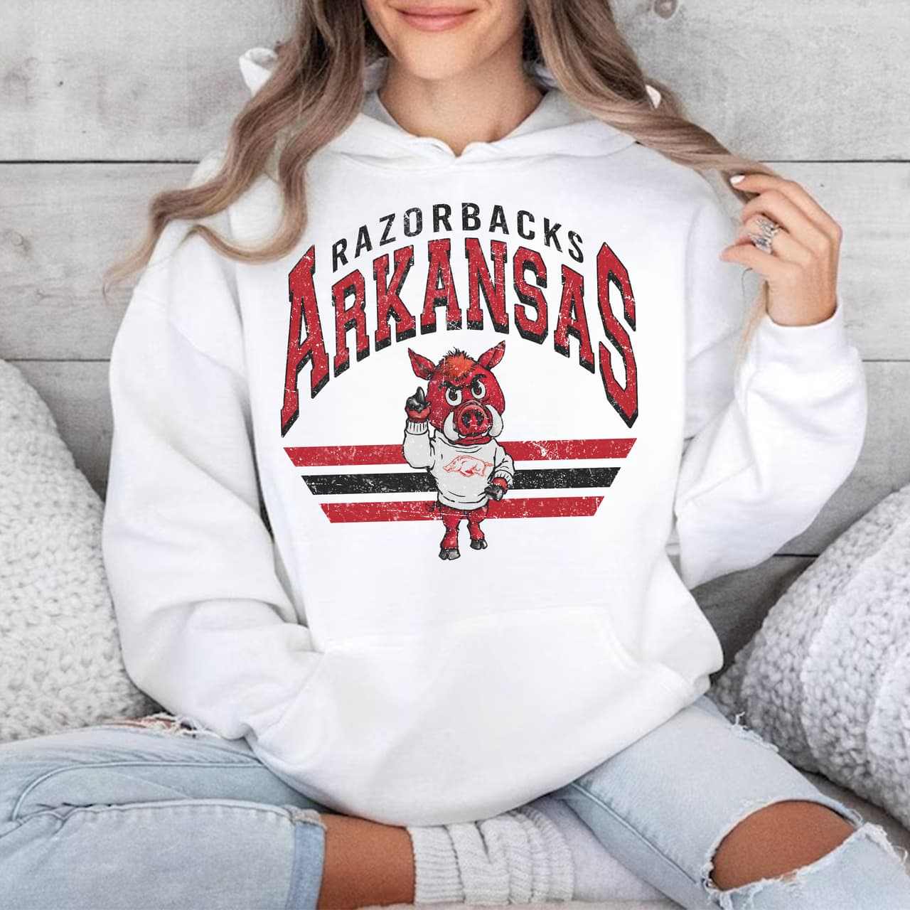 Sudadera con Capucha Vintage de NCAA Football Arkansas Razorbacks - Regalo Unisex – image 2, Arkansas Razorbacks Tee, Arkansas Razorbacks Merch, Arkansas Razorbacks Shirt, Arkansas Razorbacks Sweatshirt, Arkansas Razorbacks Hoodie, Arkansas Razorbacks Clothes