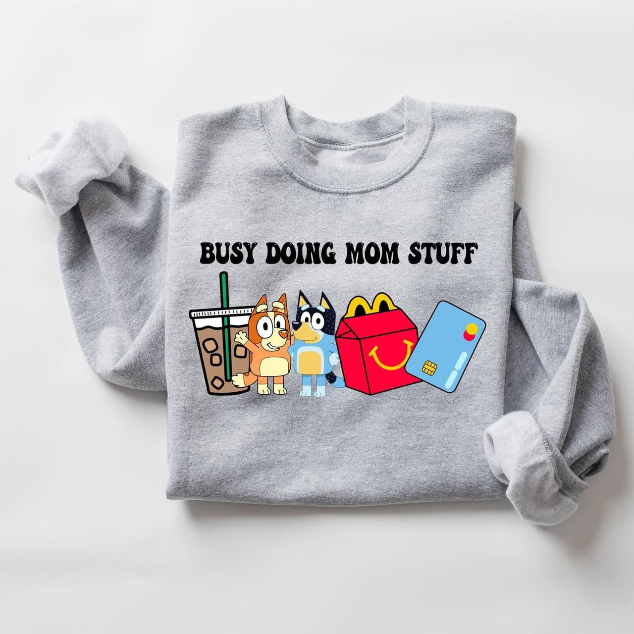 Sudadera 'Busy Doing Mom Stuff', Camiseta Mamá Divertida, Cuello Redondo Perro – Hoodie Unisex – image 2, Busy Doing Mom Tee, Busy Doing Mom Merch, Busy Doing Mom Shirt, Busy Doing Mom Sweatshirt, Busy Doing Mom Hoodie, Busy Doing Mom Clothes