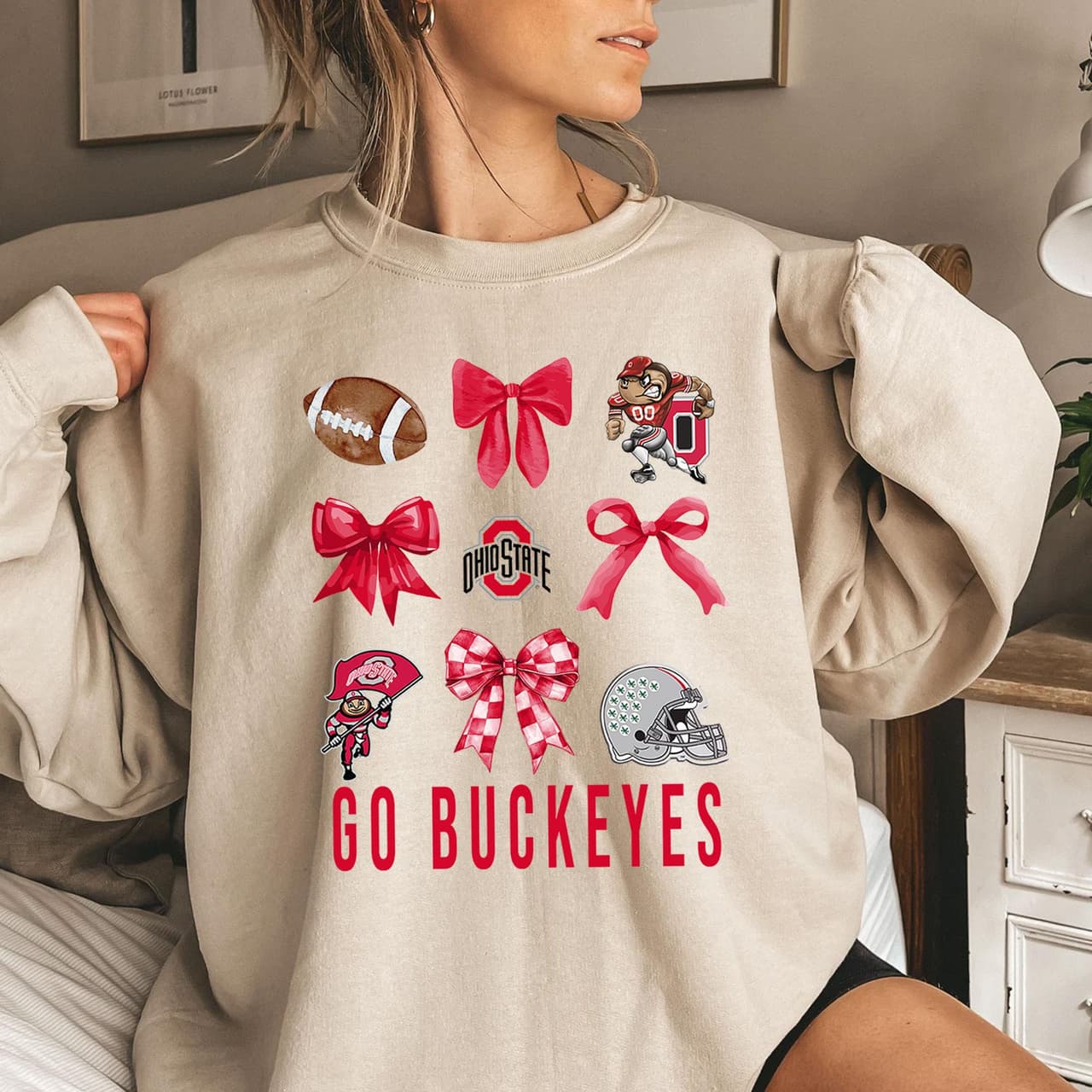 Camiseta Coquette Retro Ohio State Buckeyes NCAA Equipo de Fútbol Regalo – image 1, Ohio State Buckeyes Tee, Ohio State Buckeyes Merch, Ohio State Buckeyes Shirt, Ohio State Buckeyes Sweatshirt, Ohio State Buckeyes Hoodie, Ohio State Buckeyes Clothes