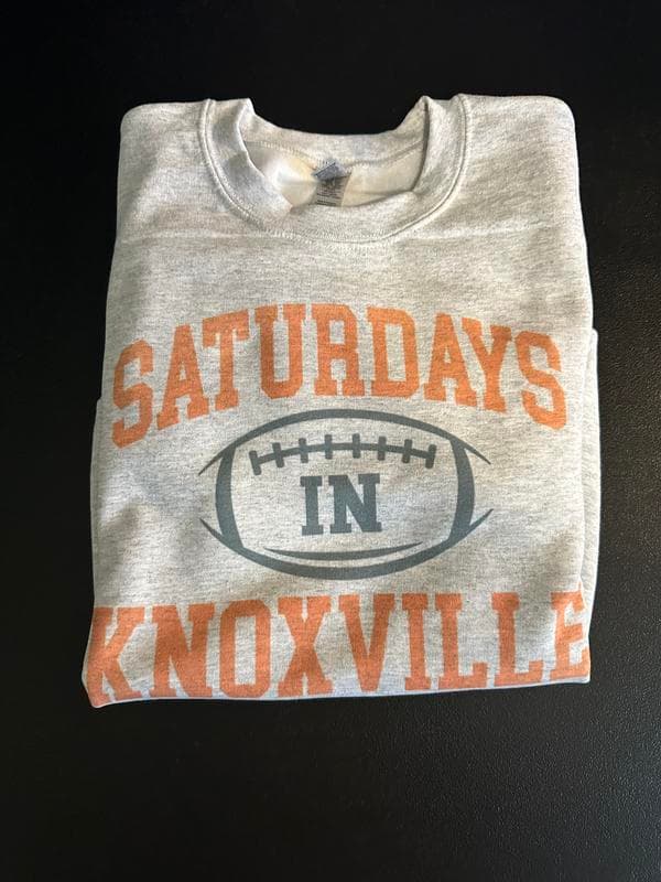 Sudadera Personalizada de Fútbol Americano Universitario para Sábados en la Ciudad – image 3, Vintage College Tee, NCAA T-Shirt, Alabama Crimson Tide tshirt, Ohio State Buckeyes tshirt, Texas Longhorns tshirt, Georgia Bulldogs tshirt, Michigan Wolverines tshirt