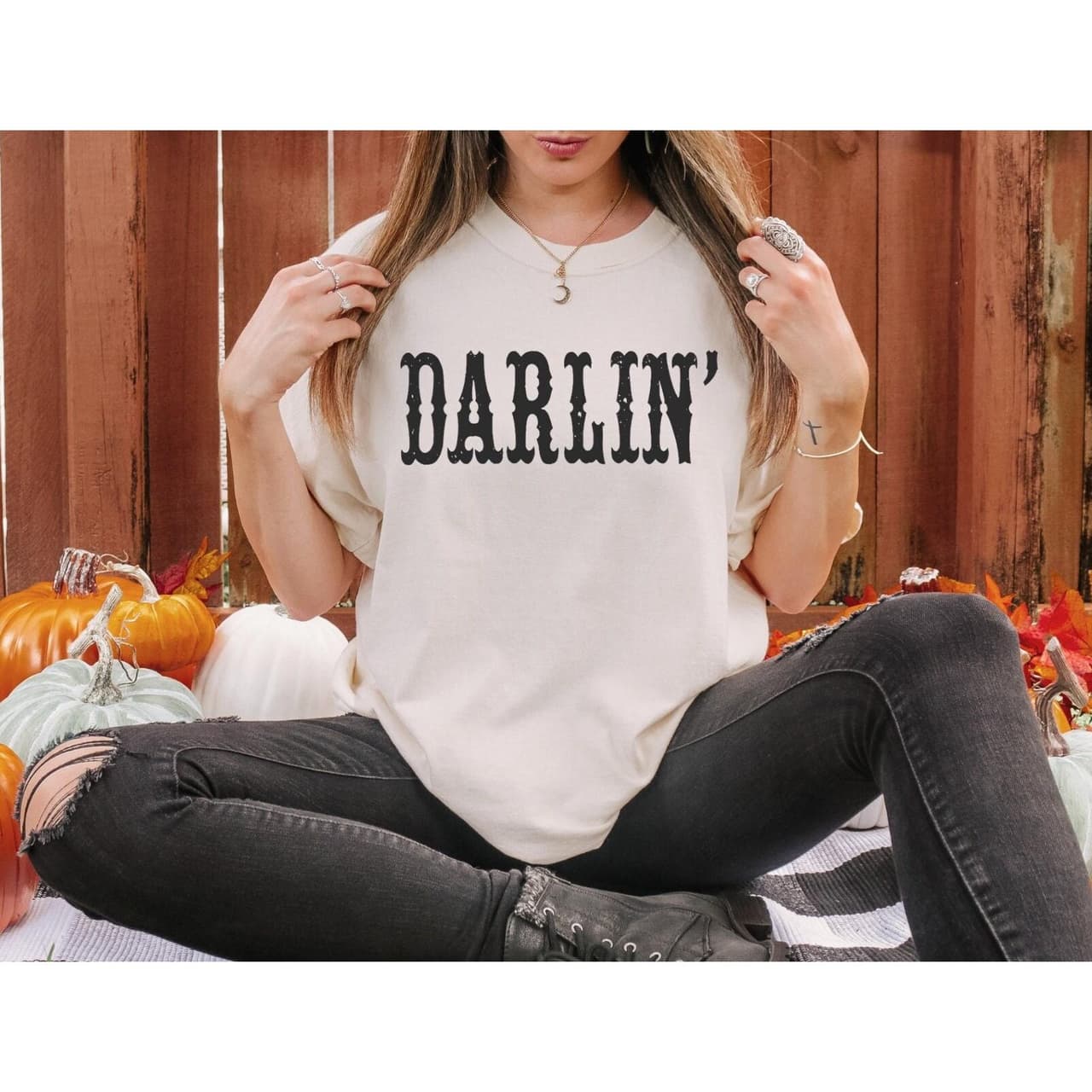 Camiseta Darlin' Comfort Colors | Chica Campestre Nashville Western – image 2, Darlin Tee, Darlin Merch, Darlin Shirt, Darlin Sweatshirt, Darlin Hoodie, Darlin Clothes