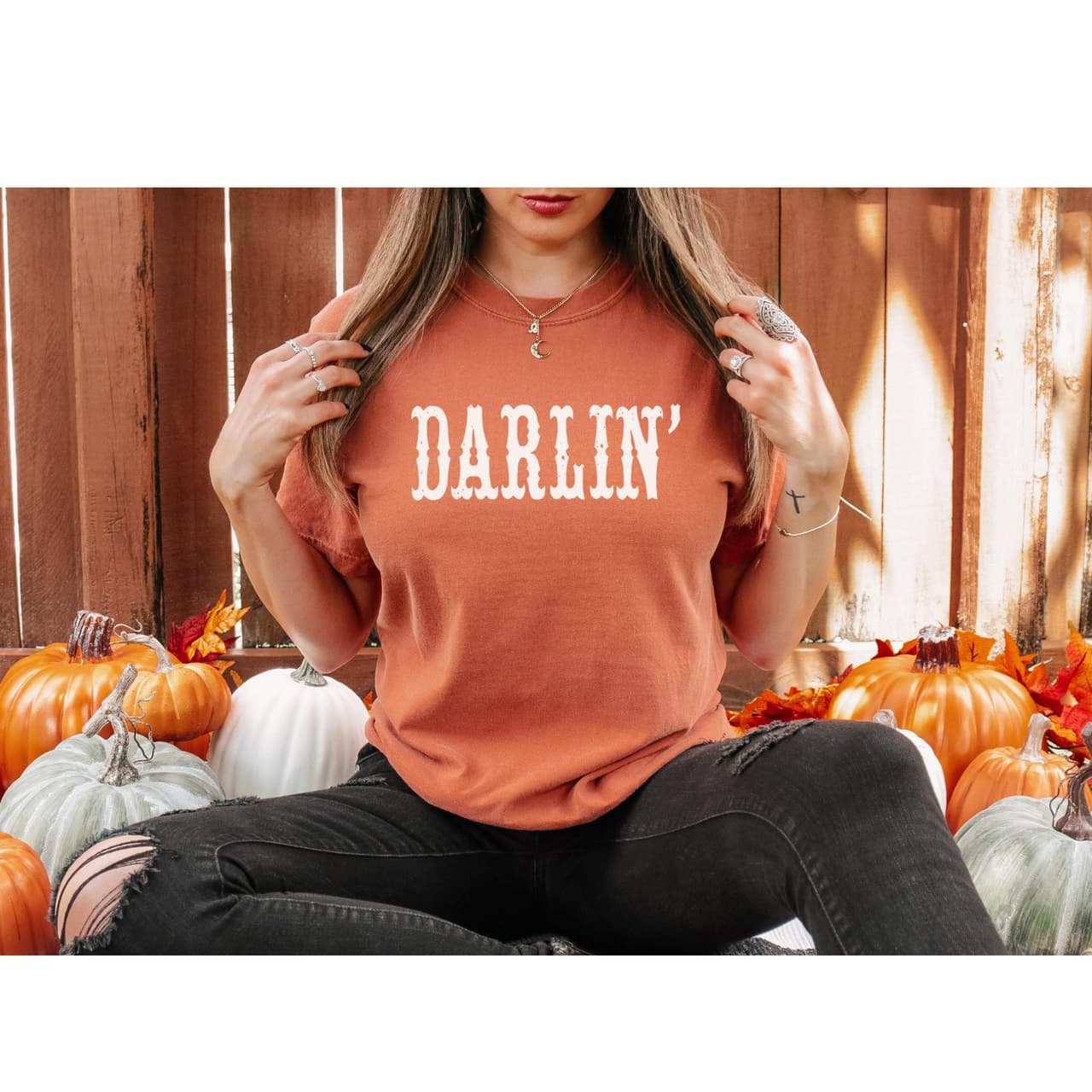 Camiseta Darlin' Comfort Colors | Chica Campestre Nashville Western – image 4, Darlin Tee, Darlin Merch, Darlin Shirt, Darlin Sweatshirt, Darlin Hoodie, Darlin Clothes