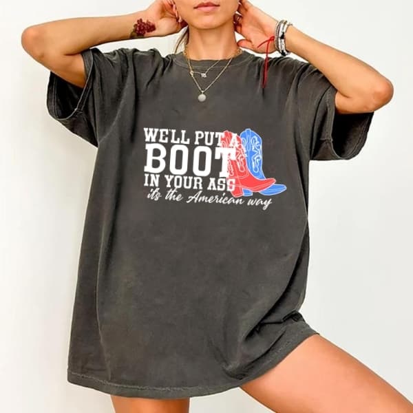 Divertida 'Boot in Your Ass' Vaquero USA Camiseta, Sudadera, Capucha – image 1, Boot in Your Ass Tee, Boot in Your Ass Merch, Boot in Your Ass Shirt, Boot in Your Ass Sweatshirt, Boot in Your Ass Hoodie, Boot in Your Ass Clothes