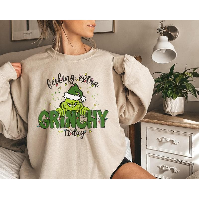 Divertida Sudadera con Capucha Navideña Grinch - Regalo Grinmas – image 1, Grinch Tee, Grinch Merch, Grinch Shirt, Grinch Sweatshirt, Grinch Hoodie, Grinch Clothes