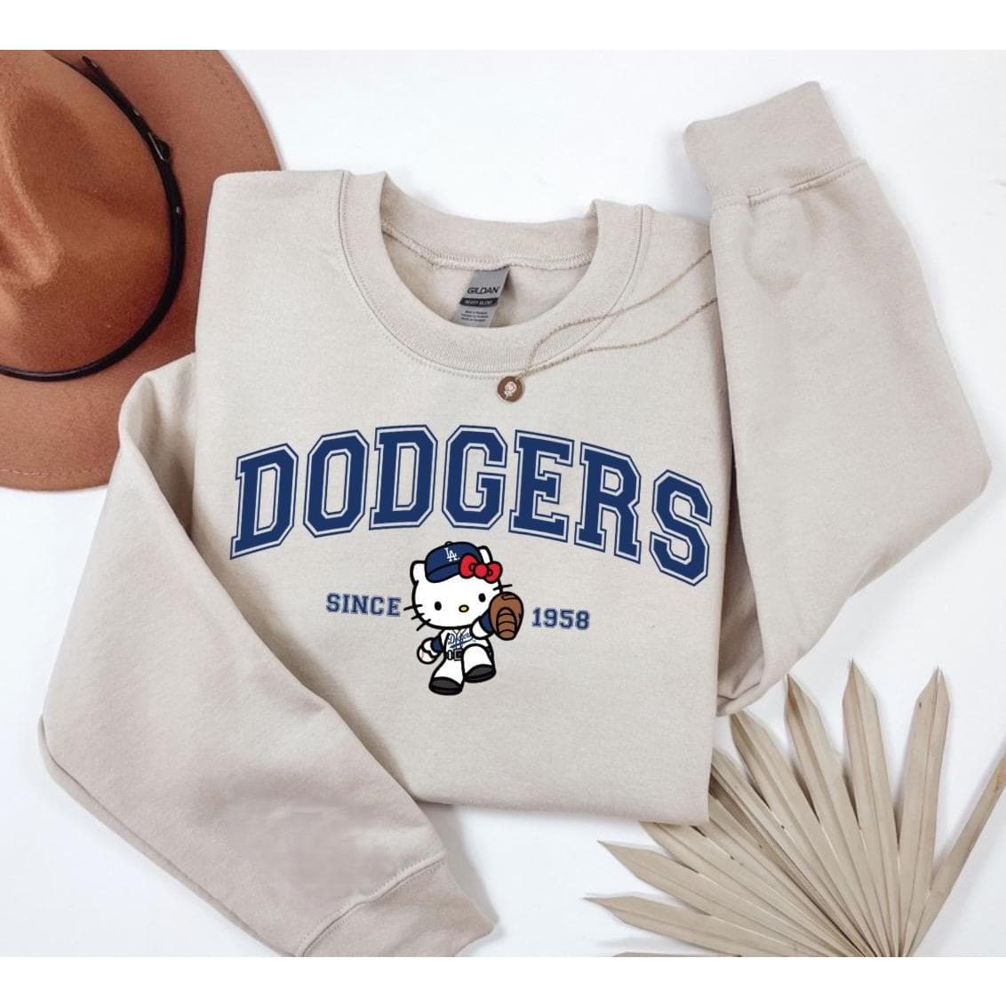 Hello Ktty Doddger Sudadera, Doddgers Vintage Washed Crewneck, Béisbol Unisex Collection Premium Sudadera, Vintage Béisbol Fan Sudadera – image 1, LA Dodgers Tee, LA Dodgers Shirt, LA Dodgers Sweatshirt, LA Dodgers Hoodie, LA Dodgers Clothes