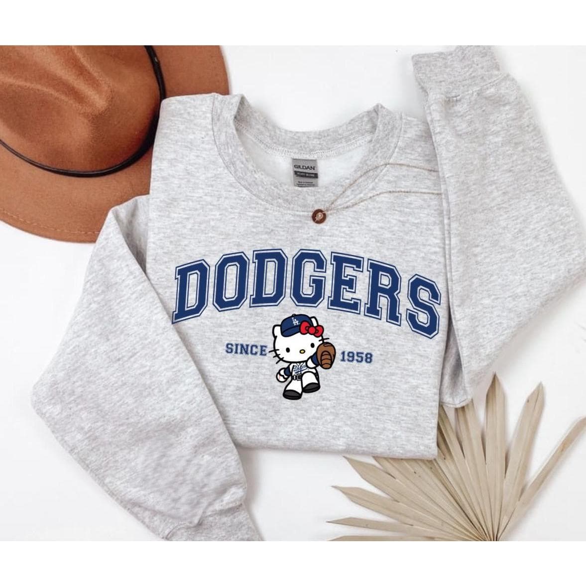 Hello Ktty Doddger Sudadera, Doddgers Vintage Washed Crewneck, Béisbol Unisex Collection Premium Sudadera, Vintage Béisbol Fan Sudadera – image 2, LA Dodgers Tee, LA Dodgers Shirt, LA Dodgers Sweatshirt, LA Dodgers Hoodie, LA Dodgers Clothes