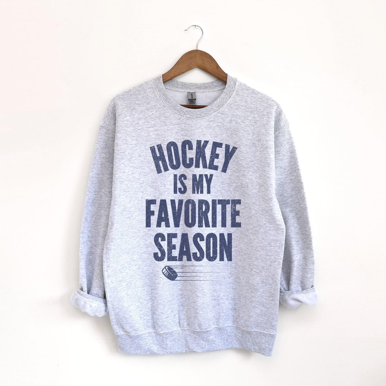 Sudadera y Cuello Redondo de Temporada de Hockey, Regalo para Mamá y Jugador – image 1, Hockey Tee, Hockey Merch, Hockey Shirt, Hockey Sweatshirt, Hockey Hoodie, Hockey Clothes