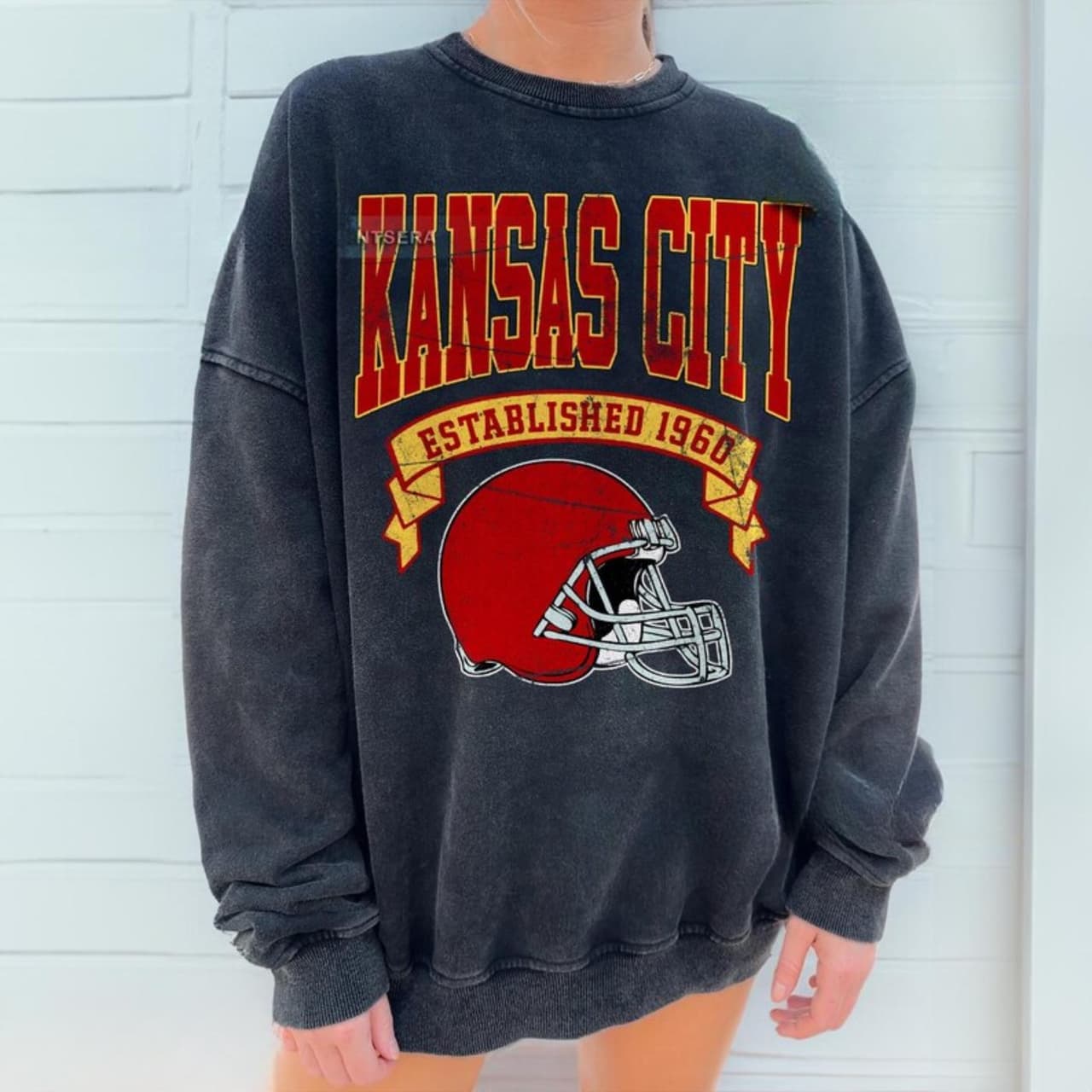 Sudadera Kansas City Football Vintage Unisex de Ajuste Clásico – image 3, Kansas City Chiefs Tee, kansas chiefs merch, travis kelce shirt, travis kelce tshirt, kansas city chiefs sweatshirt, chiefs sweatshirts, kc chiefs sweatshirts