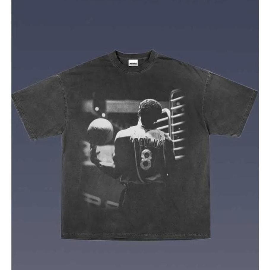 Kobe Vintage T-Shirt: Camiseta Gráfica para Jóvenes y Adultos, Fanáticos del Baloncesto – image 1, KOBE BRYANT Tee, KOBE BRYANT Merch, KOBE BRYANT Shirt, KOBE BRYANT Sweatshirt, KOBE BRYANT Hoodie, KOBE BRYANT Clothes