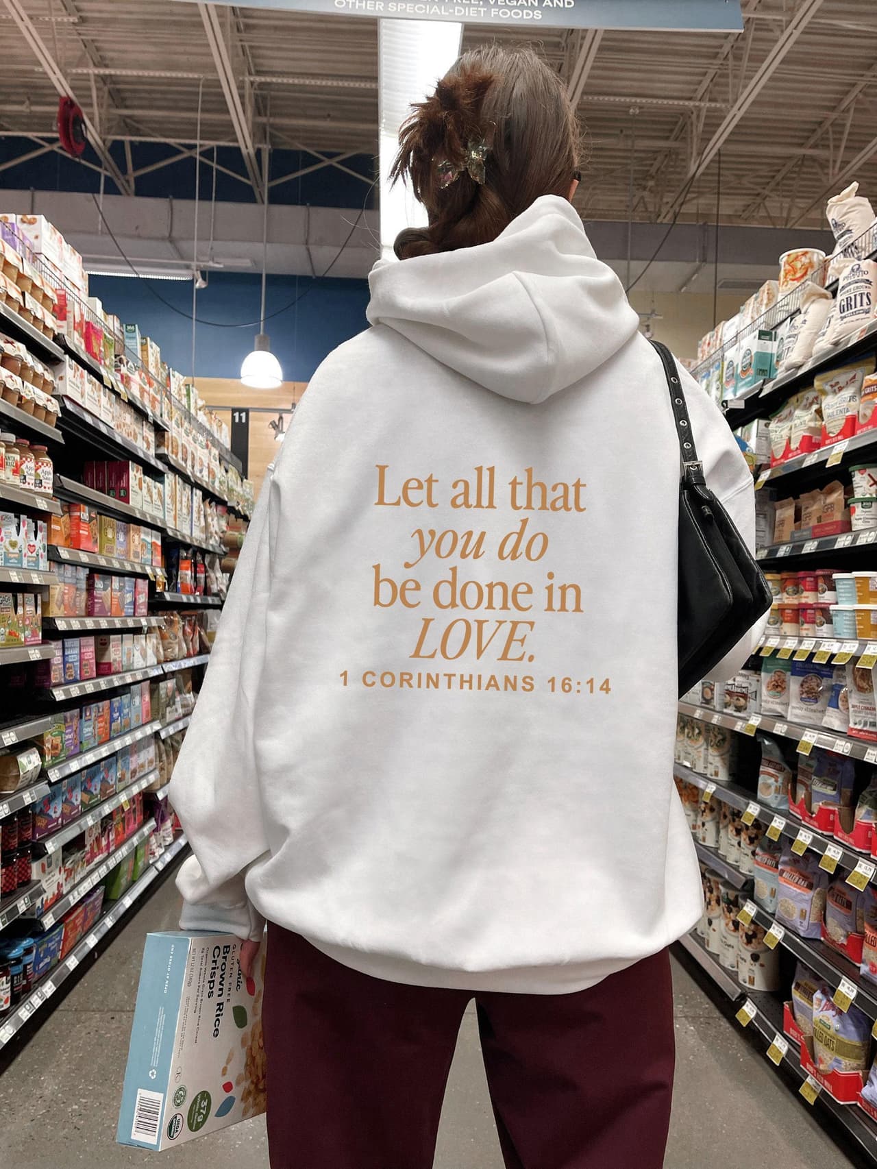 Hoodie Cristiano 'Que Todo lo Que Hagas Sea con Amor', Regalo Versículo Bíblico – image 4, Jesus Tee, Jesus Merch, Jesus Shirt, Jesus Sweatshirt, Jesus Hoodie, Jesus Clothes