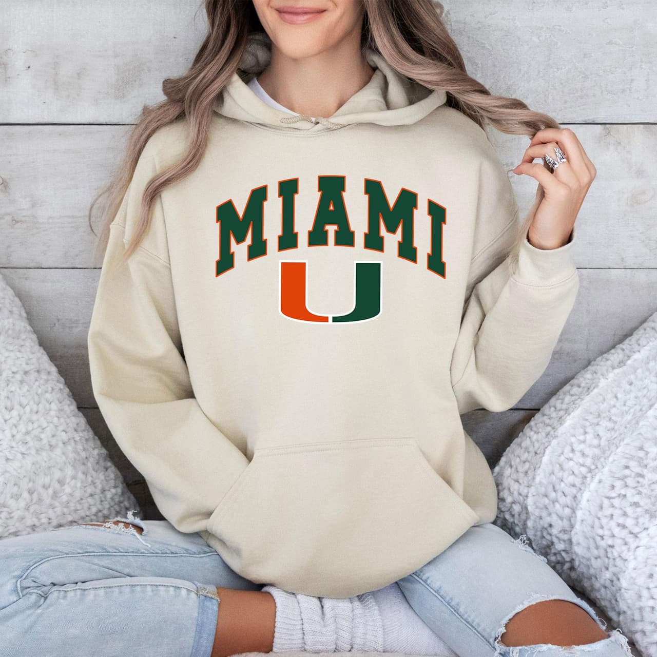 Miami Hurricanes Fútbol Americano Team With Big Words T-Camiseta, Gráfica NCAA Team Sudadera, Hoodie Gift Camiseta For Men Women – image 2, Miami Hurricanes Tee, miami hurricanes shirt, miami hurricanes t shirts, university of miami sweatshirt, university of miami shirts, university of miami t shirts, miami hurricane apparel