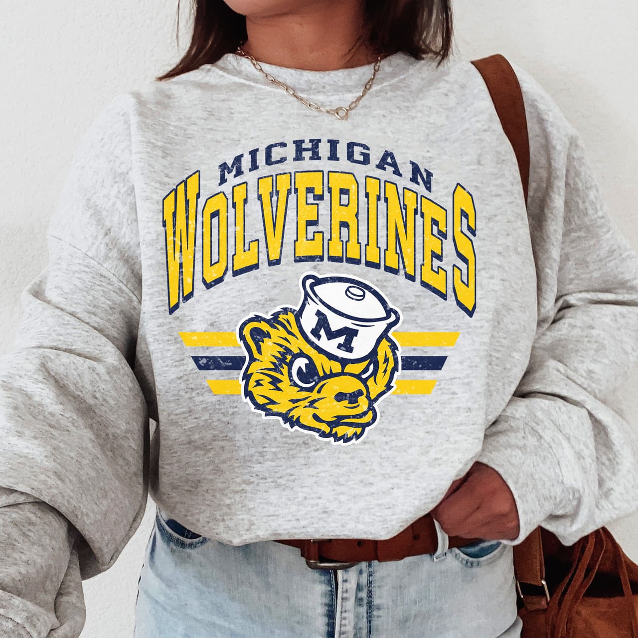 Sudadera Unisex Michigan Wolverines Vintage NCAA Football Regalo – image 1, Michigan Wolverines Tee, Michigan Wolverines Merch, Michigan Wolverines Shirt, Michigan Wolverines Sweatshirt, Michigan Wolverines Hoodie, Michigan Wolverines Clothes