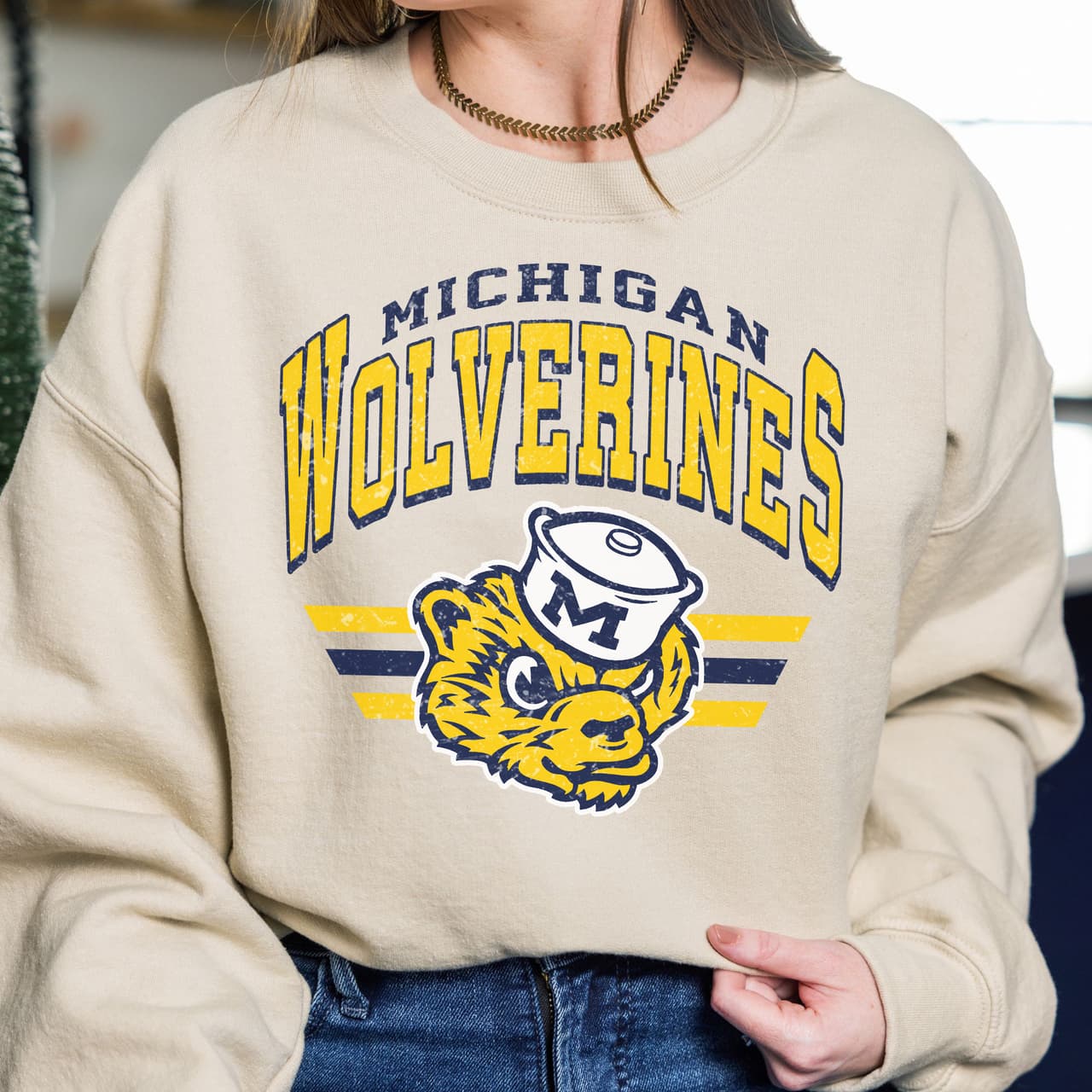 Sudadera Unisex Michigan Wolverines Vintage NCAA Football Regalo – image 2, Michigan Wolverines Tee, Michigan Wolverines Merch, Michigan Wolverines Shirt, Michigan Wolverines Sweatshirt, Michigan Wolverines Hoodie, Michigan Wolverines Clothes