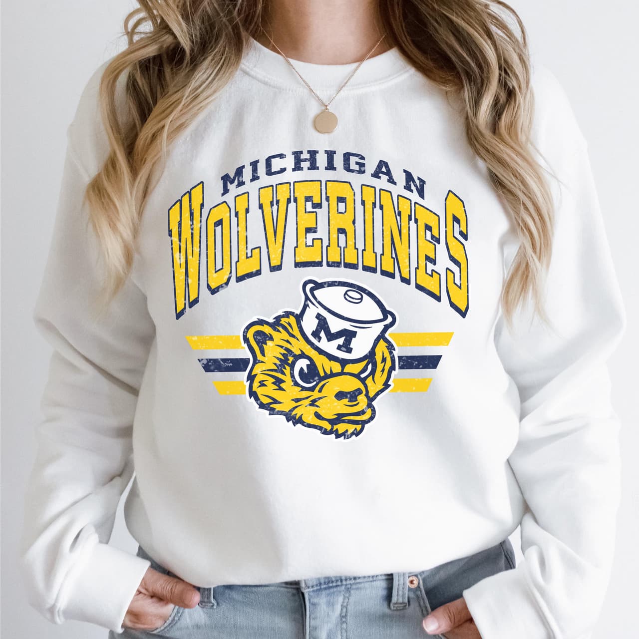 Sudadera Unisex Michigan Wolverines Vintage NCAA Football Regalo – image 3, Michigan Wolverines Tee, Michigan Wolverines Merch, Michigan Wolverines Shirt, Michigan Wolverines Sweatshirt, Michigan Wolverines Hoodie, Michigan Wolverines Clothes