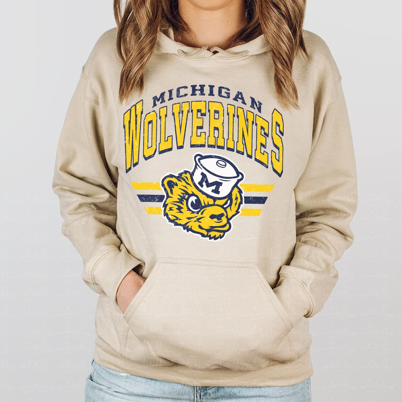 Michigan Wolverines Vintage Sudadera con Capucha NCAA Football - Regalo Unisex para Fan – image 3, Michigan Wolverines Tee, Michigan Wolverines Merch, Michigan Wolverines Shirt, Michigan Wolverines Sweatshirt, Michigan Wolverines Hoodie, Michigan Wolverines Clothes