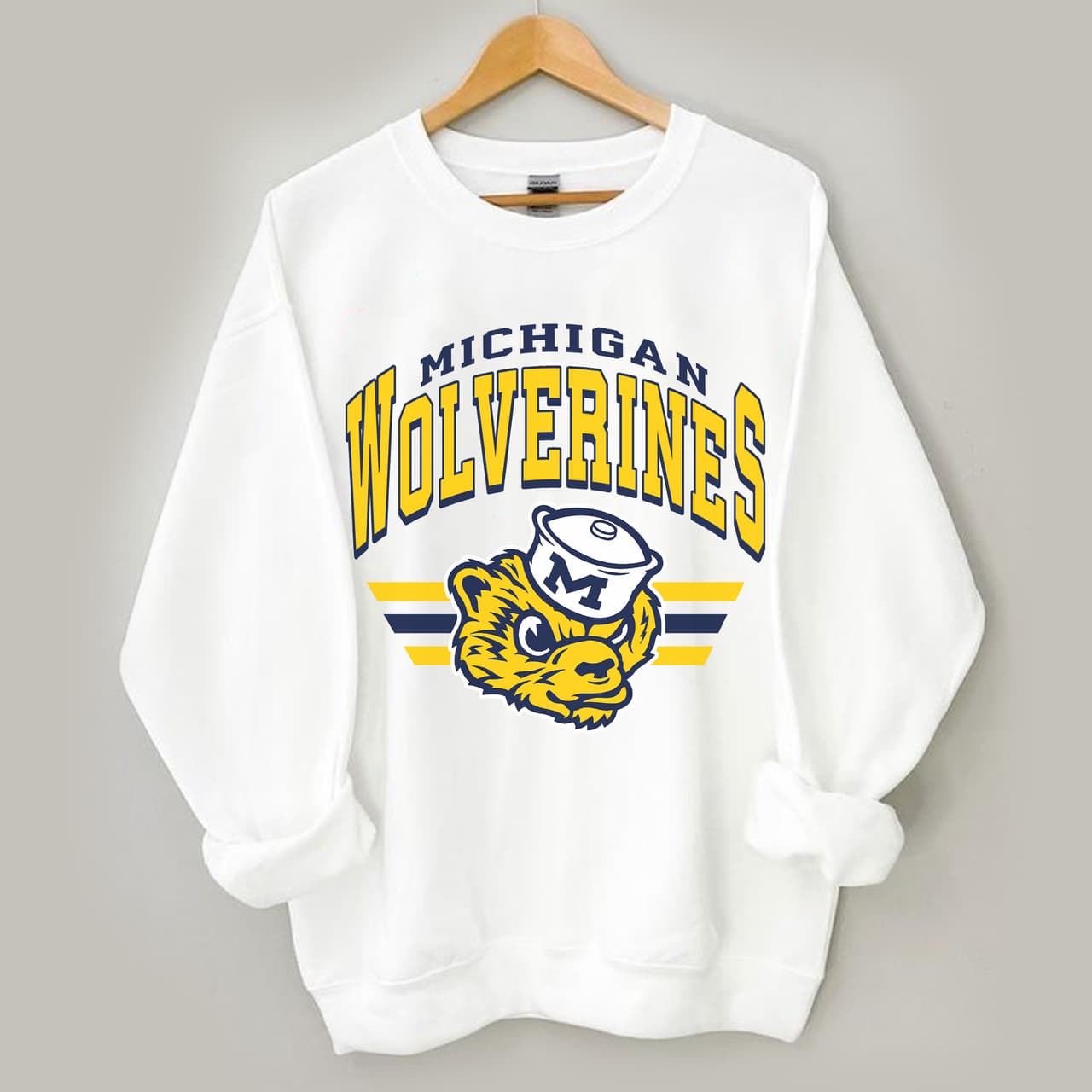 Sudadera Vintage NCAA Michigan Wolverines de Fútbol - Regalo Unisex – image 3, Michigan Wolverines Tee, michigan wolverines shirt, michigan wolverines sweatshirt, michigan wolverines hoodie