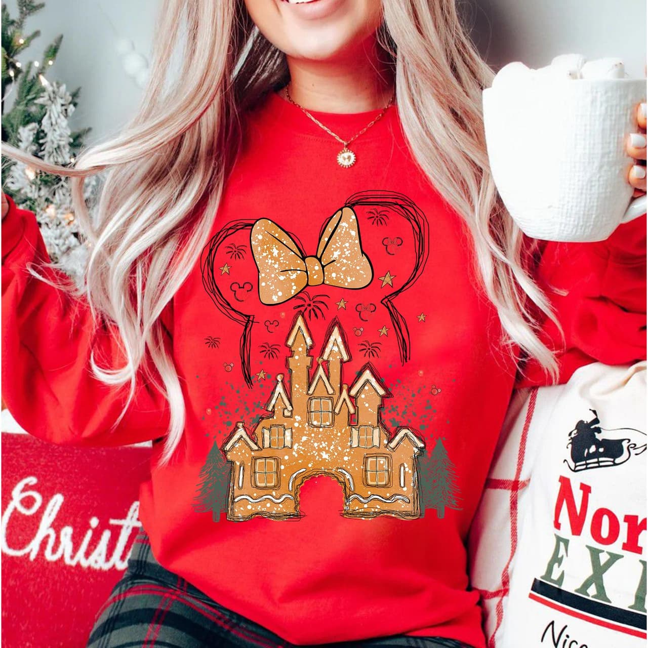 Sudadera de Navidad Minniie Gingerbread Castle | Girls Trip – image 2, Minniie Gingerbread Castle Tee, Minniie Gingerbread Castle Merch, Minniie Gingerbread Castle Shirt, Minniie Gingerbread Castle Sweatshirt, Minniie Gingerbread Castle Hoodie, Minniie Gingerbread Castle Clothes