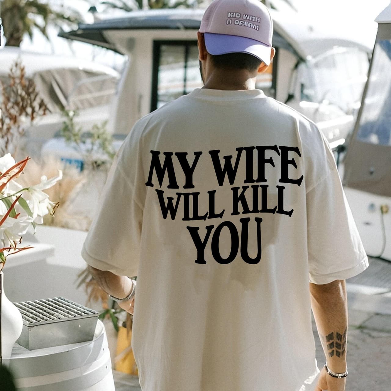 Camiseta 'Mi Esposa Te Matará' - Regalo Divertido para Esposo y Parejas – image 1, My Wife Will Kill Tee, My Wife Will Kill Merch, My Wife Will Kill Shirt, My Wife Will Kill Sweatshirt, My Wife Will Kill Hoodie, My Wife Will Kill Clothes