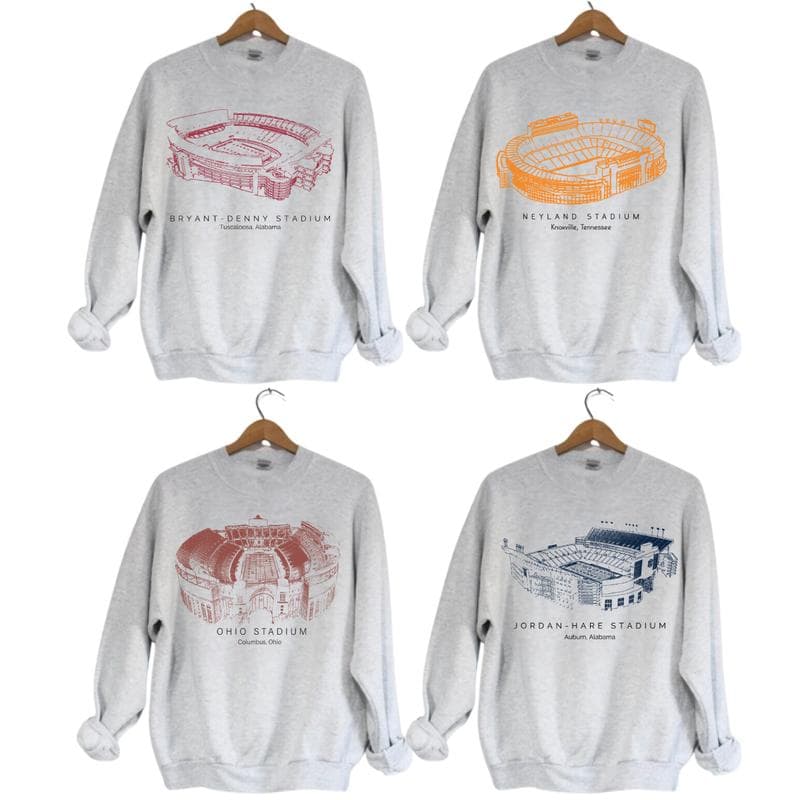 Sudadera Clásica NCAA College Stadium - Todos los Equipos Algodón Hombre – image 1, Vintage College Tee, NCAA T-Shirt, Alabama Crimson Tide tshirt, Ohio State Buckeyes tshirt, Texas Longhorns tshirt, Georgia Bulldogs tshirt, Michigan Wolverines tshirt