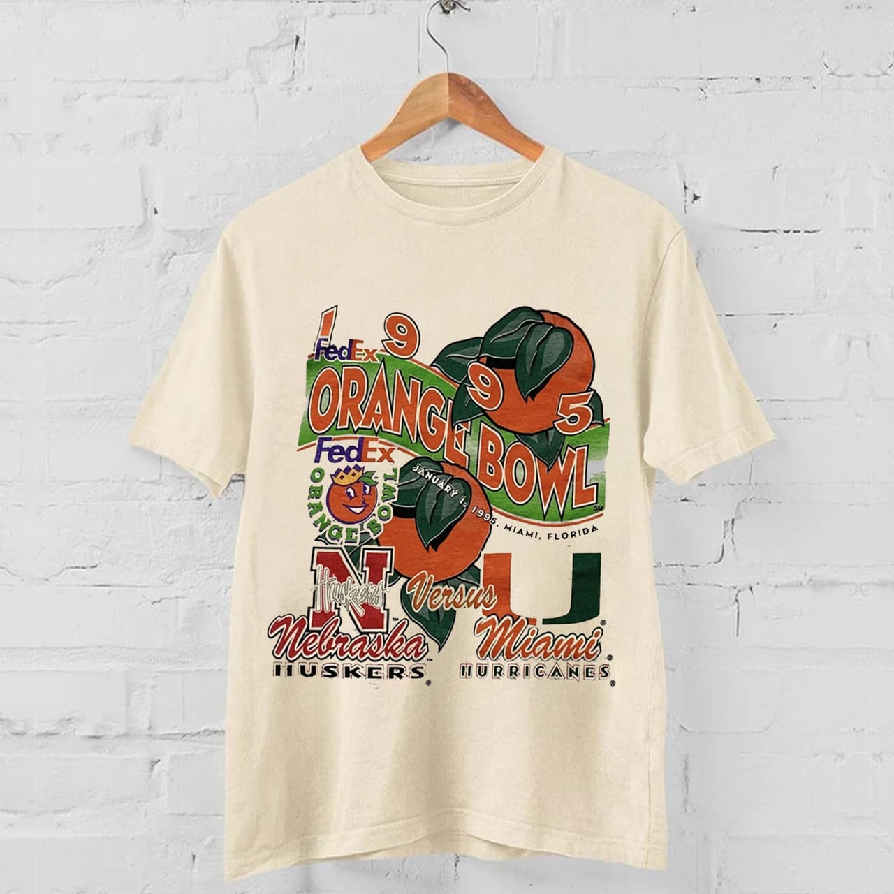 NCAA Miami Hurricanes Vs Nebraska Orange Bowl 1995 T-Camiseta, Tournament Champions Sudadera, Championship Final Four Hoodie – image 1, Final four shirts, final four t shirts, final four tee shirts, final 4 shirt, Vintage 90S NCAA Final Four