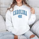North Carolina Tar Heels Fútbol Americano Team With Big Words Hoodie, Gráfica NCAA NC Team Camiseta, Universitaria Sudadera Gift For Men and Women 3 small thumbnail