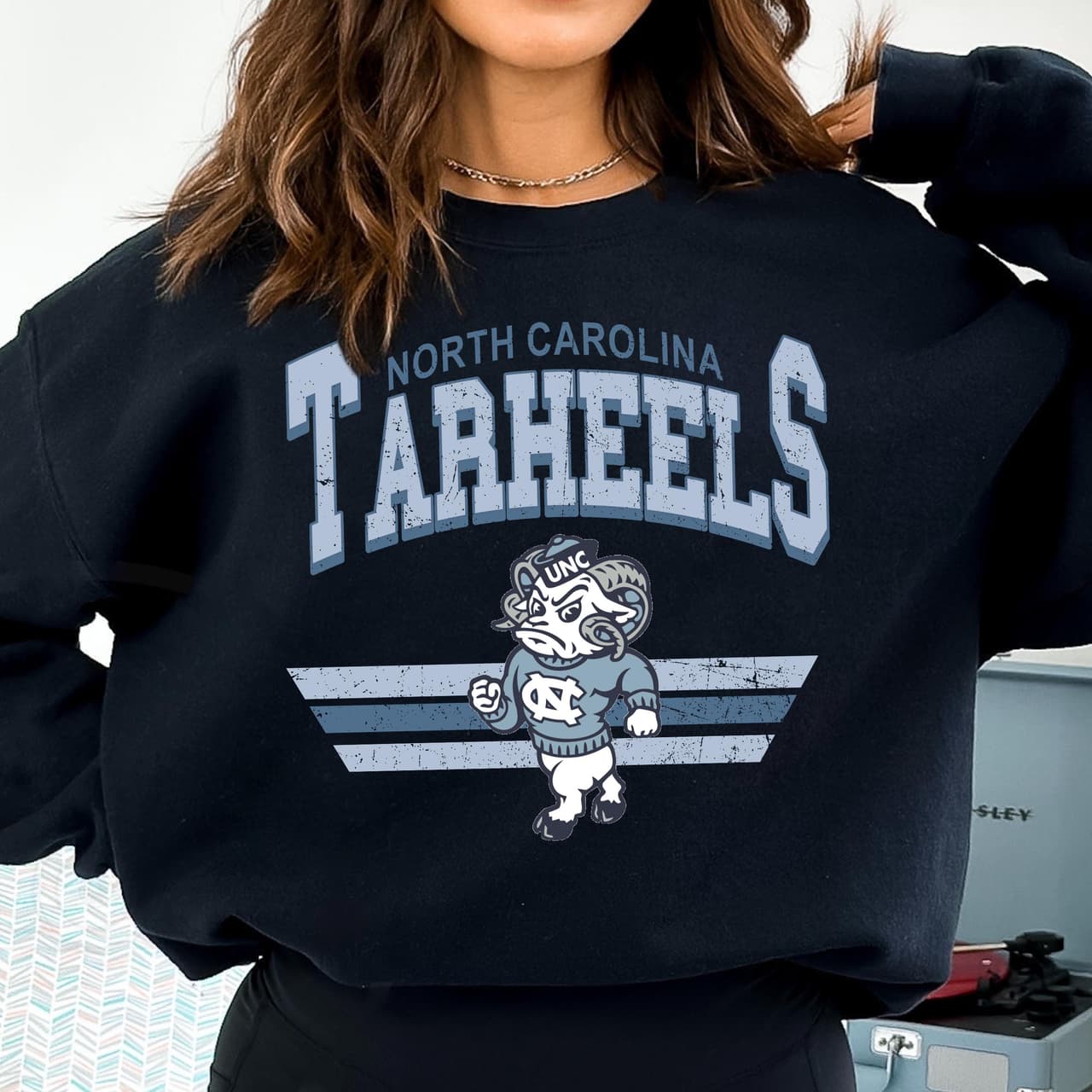 Sudadera Unisex North Carolina Tar Heels Vintage NCAA Football – image 3, North Carolina Tar Heels Tee, tar heels shirt, nc tar heels shirt, tar heels sweatshirt, tar heels hoodie