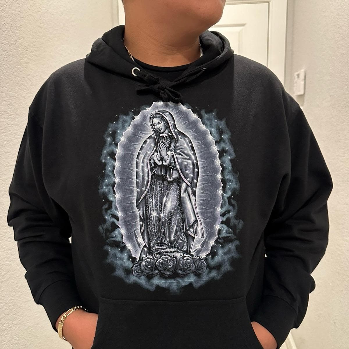 Old School Virgen Mary Hoodie y Sudadera – image 2, Virgen Mary Tee, Virgen Mary Merch, Virgen Mary Shirt, Virgen Mary Sweatshirt, Virgen Mary Hoodie, Virgen Mary Clothes