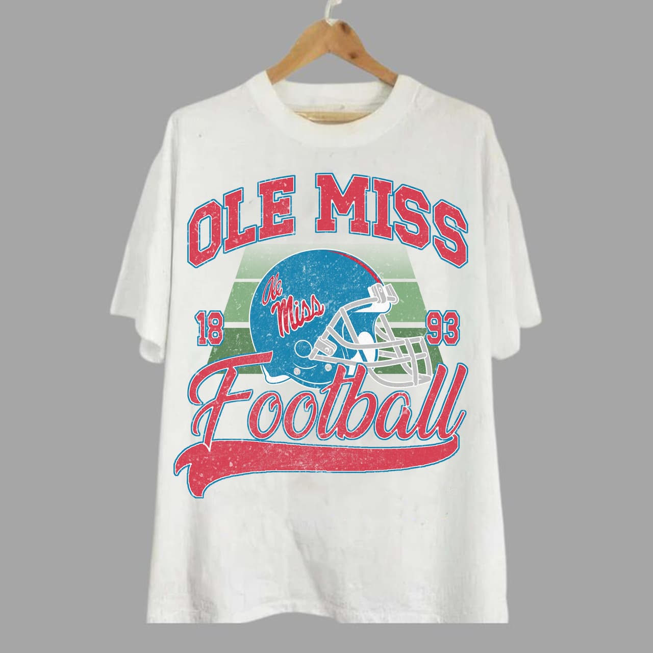 Camiseta Vintage de Fútbol Ole Miss Rebels - NCAA University of Mississippi – image 1, Ole Miss Rebels Tee, Ole Miss Rebels Merch, Ole Miss Rebels Shirt, Ole Miss Rebels Sweatshirt, Ole Miss Rebels Hoodie, Ole Miss Rebels Clothes