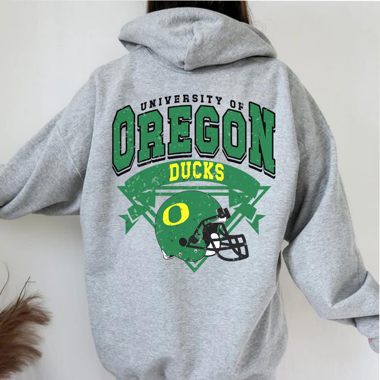 Sudadera Oregon Ducks Vintage Fútbol NCAA, Unisex de Final Round Gear – image 2, Oregon Ducks Tee, oregon ducks sweatshirt, oregon ducks football sweatshirt, oregon ducks shirt, oregon ducks football t shirts, oregon football t shirt, mens oregon ducks t shirt