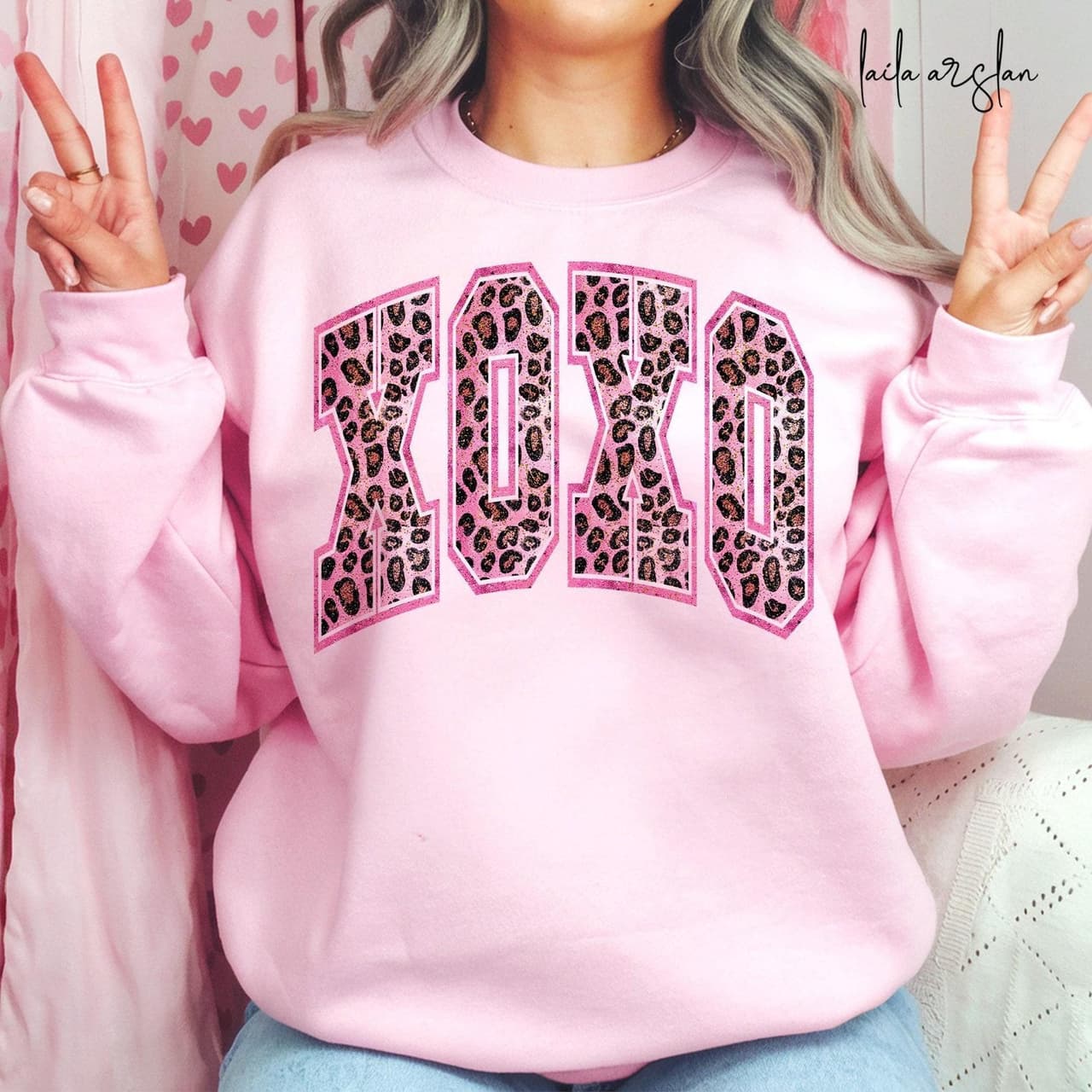 Sudadera con Capucha, Sudadera y Camiseta XOXO Leopardo Brillo Rosa San Valentín – image 1, XOXO Tee, XOXO Merch, XOXO Shirt, XOXO Sweatshirt, XOXO Hoodie, XOXO Clothes