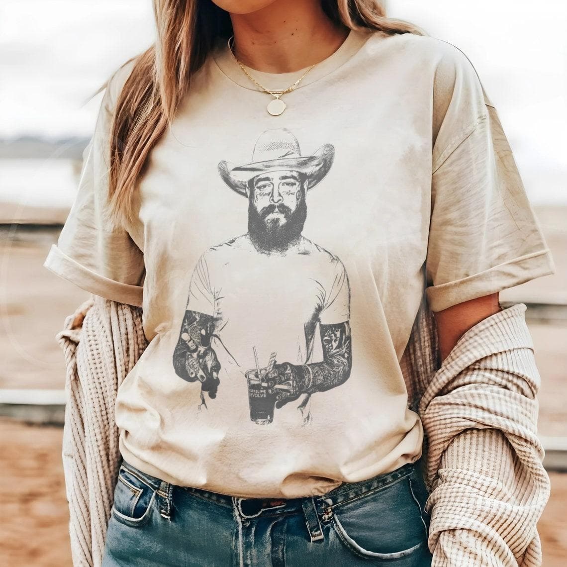 Post Malone Camisa Vaquera - Camiseta Gráfica Western, Hoodie, Sudadera – image 1, Post Malone Cowboy Tee, Post Malone Cowboy Merch, Post Malone Cowboy Shirt, Post Malone Cowboy Sweatshirt, Post Malone Cowboy Hoodie, Post Malone Cowboy Clothes
