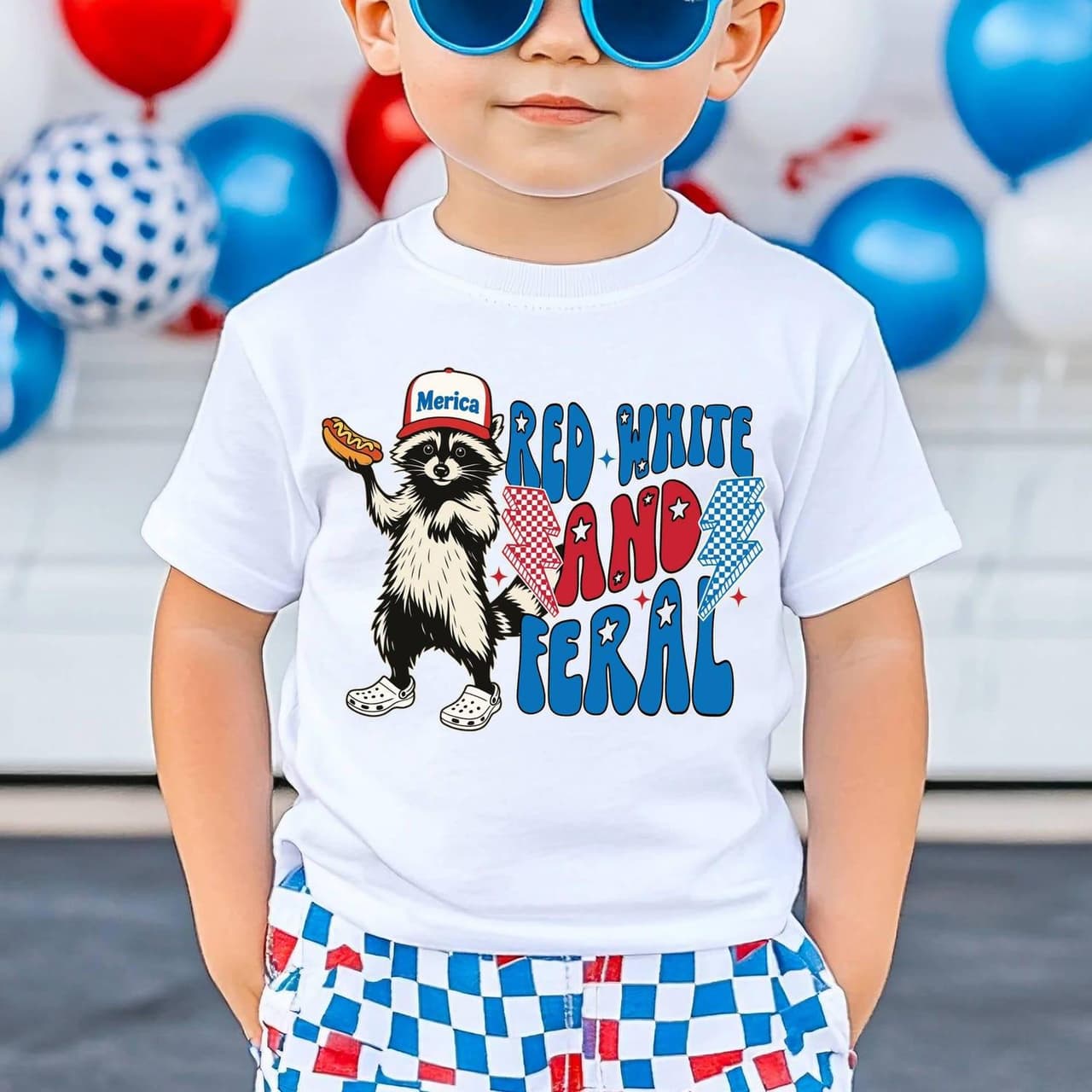 Camiseta Raccoon Red White Feral - Divertida 4 Julio Adulto y Joven – image 1, Red White and Feral Tee, Red White and Feral Merch, Red White and Feral Shirt, Red White and Feral Sweatshirt, Red White and Feral Hoodie, Red White and Feral Clothes