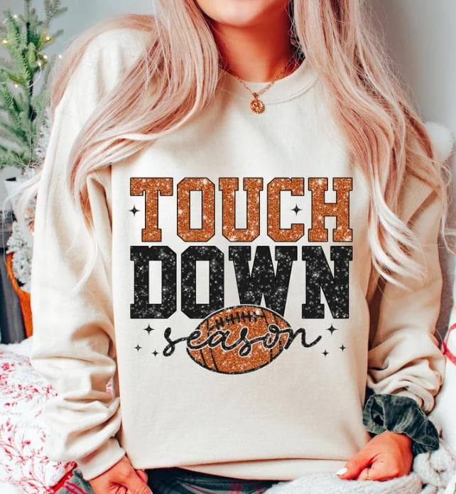 Camiseta Retro y Glitter Football Mom - Sudadera y Hoodie – image 4, Football Game day Tee, Football Game day Merch, Football Game day Shirt, Football Game day Sweatshirt, Football Game day Hoodie, Football Game day Clothes