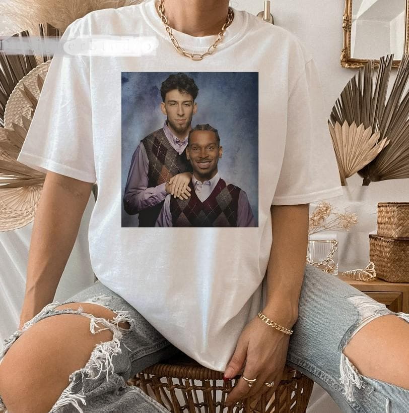 Camiseta Shai Gilgeous Chet Holmgren para Fans de Oklahoma Basketball, Hoodie Retro de OKC Thunder – image 2, Shai Gilgeous Chet Holmgren Tee, Shai Gilgeous Chet Holmgren Merch, Shai Gilgeous Chet Holmgren Shirt, Shai Gilgeous Chet Holmgren Sweatshirt, Shai Gilgeous Chet Holmgren Hoodie, Shai Gilgeous Chet Holmgren Clothes