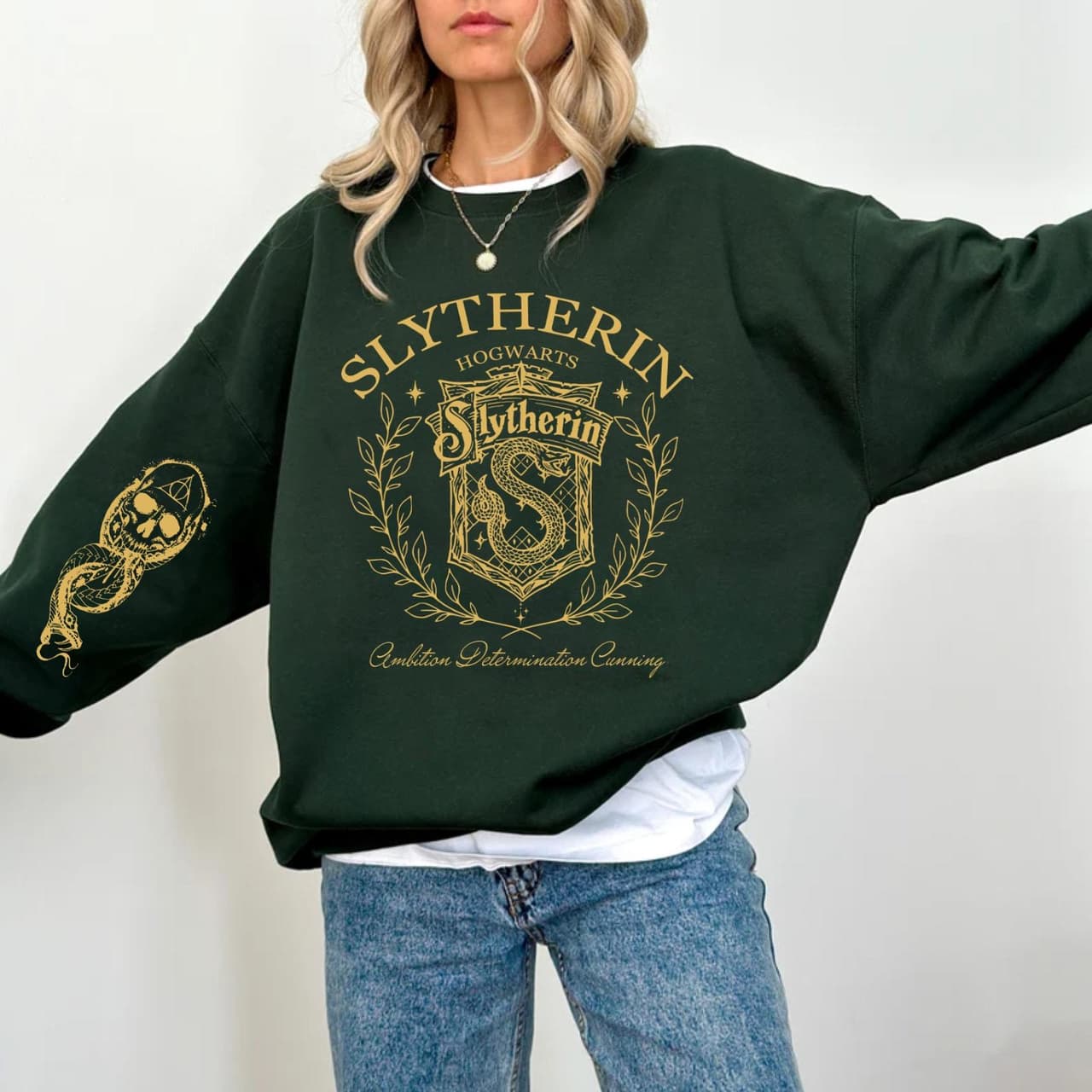 Slytherin Sudadera y Capucha Casa de Magia - Booklover Comfort Colors – image 1, Slytherin Wizard House Tee, Slytherin Wizard House Merch, Slytherin Wizard House Shirt, Slytherin Wizard House Sweatshirt, Slytherin Wizard House Hoodie, Slytherin Wizard House Clothes