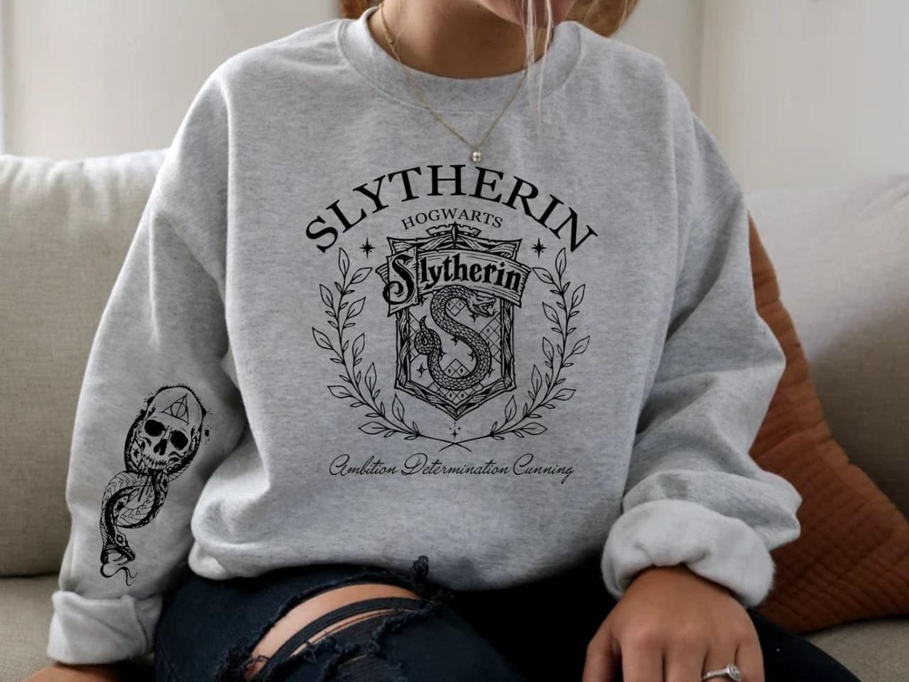 Slytherin Sudadera y Capucha Casa de Magia - Booklover Comfort Colors – image 2, Slytherin Wizard House Tee, Slytherin Wizard House Merch, Slytherin Wizard House Shirt, Slytherin Wizard House Sweatshirt, Slytherin Wizard House Hoodie, Slytherin Wizard House Clothes