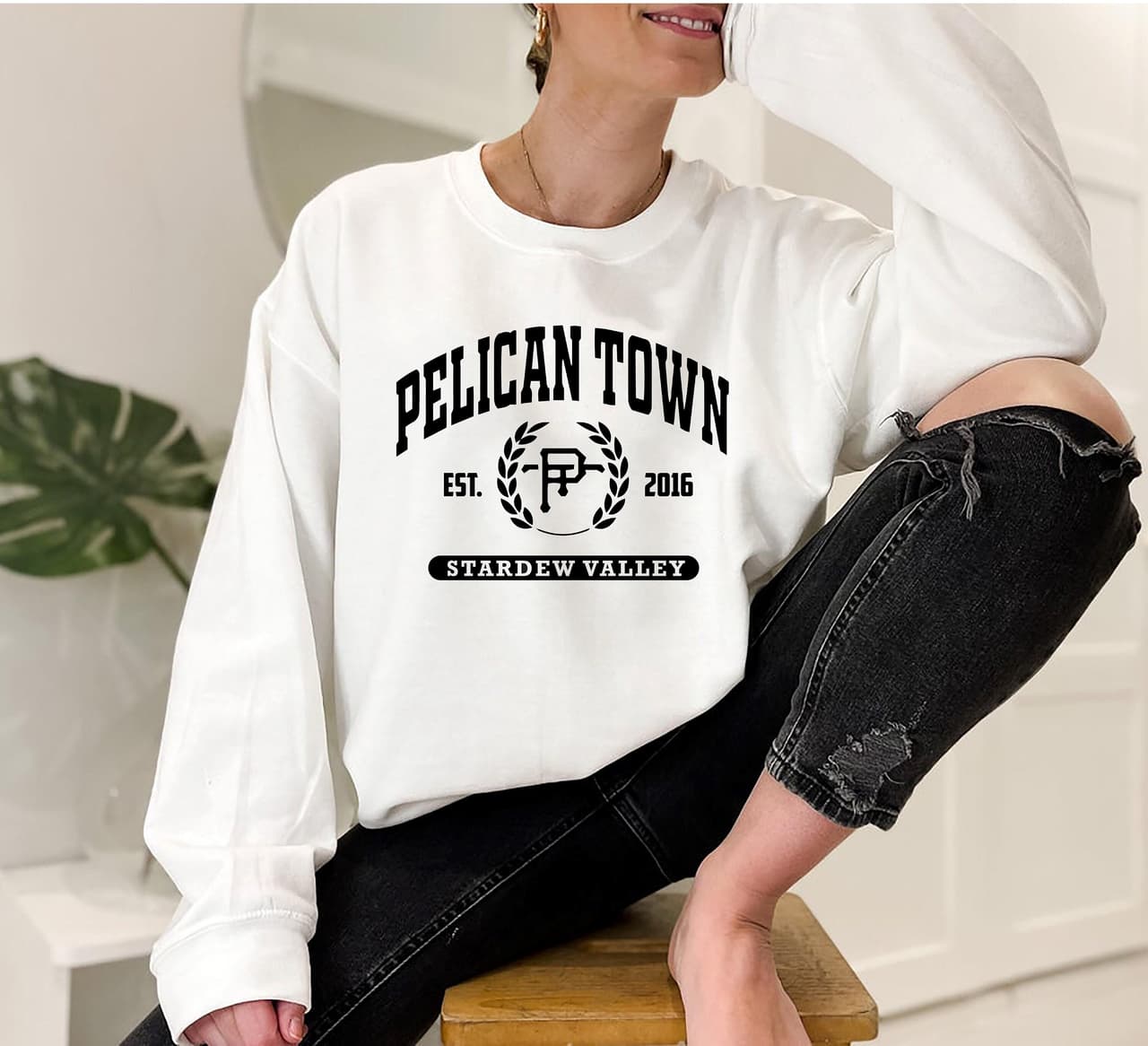 Stardew Valley Sudadera Unisex Colegial, Regalo Pelican Town – image 3, Stardew Valley Tee, Stardew Valley Merch, Stardew Valley Shirt, Stardew Valley Sweatshirt, Stardew Valley Hoodie, Stardew Valley Clothes