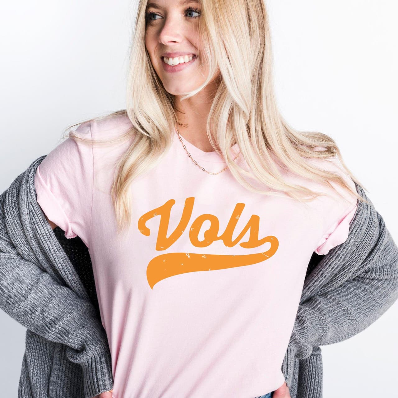 Tennessee Vols Sudadera, Hoodie y Camiseta Estilo Retro Desgastado – image 4, Tennessee Volunteers Tee, tennessee football shirts, vols shirt, tennessee vols t shirt, tennessee football sweatshirt, tennessee volunteers t shirt, tennessee vols tee shirts