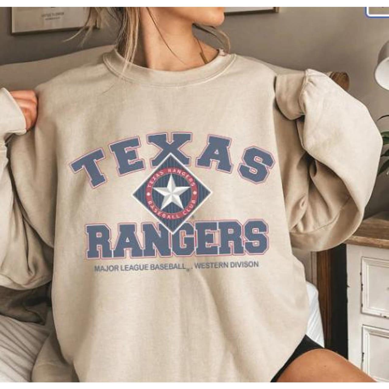 Texas Vintage Baseball Rangers Sudadera Cuello Redondo Día de Juego – image 1, Texas Rangers Tee, Texas Rangers Merch, Texas Rangers Shirt, Texas Rangers Sweatshirt, Texas Rangers Hoodie, Texas Rangers Clothes