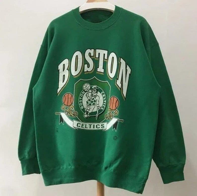 Sudadera Vintage Unisex de los Boston Celtics de los 90: Camiseta de Algodón Gildan para Día de Juego de Baloncesto – image 1, Boston Celtics Tee, Boston Celtics Merch, Boston Celtics Shirt, Boston Celtics Sweatshirt, Boston Celtics Hoodie, Boston Celtics Clothes