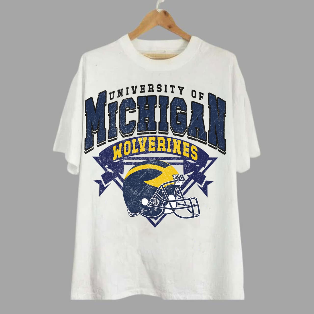 Unisex Michigan Wolverines Vintage NCAA Fútbol Ropa – image 3, Michigan Wolverines Tee, michigan wolverines shirt, michigan wolverines sweatshirt, michigan wolverines hoodie