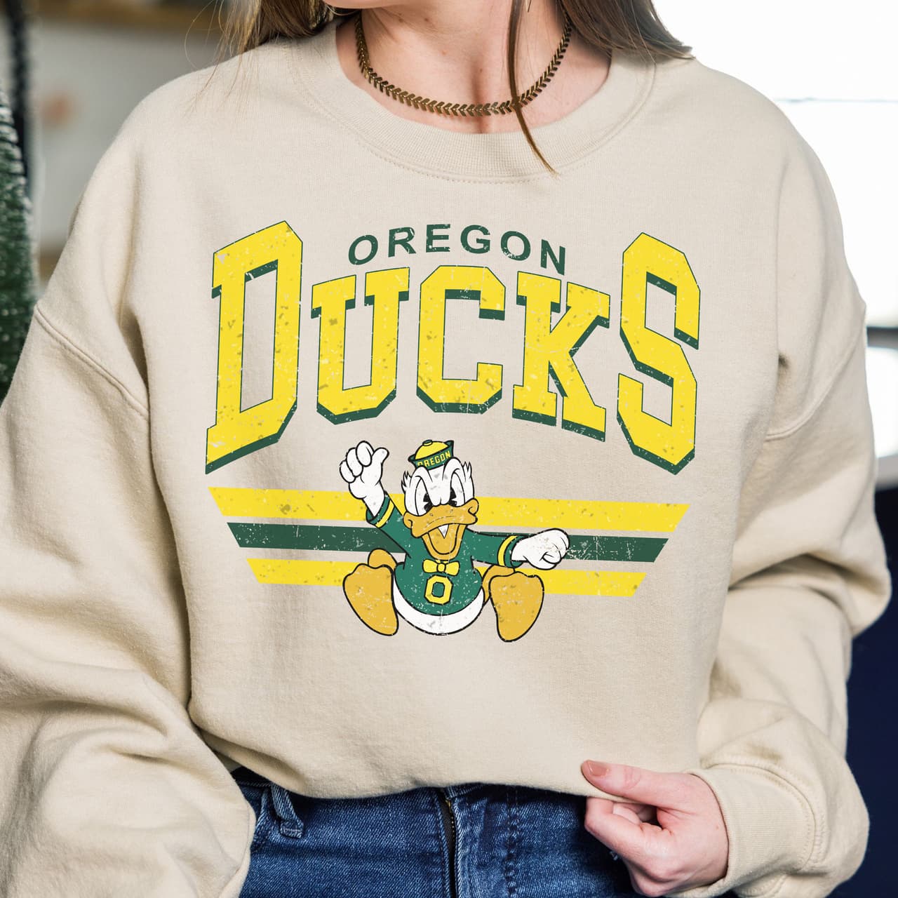 Sudadera Unisex Oregon Ducks Vintage NCAA Fútbol - Regalo para Fans – image 2, Oregon Ducks Tee, oregon ducks sweatshirt, oregon ducks football sweatshirt, oregon ducks shirt, oregon ducks football t shirts, oregon football t shirt, mens oregon ducks t shirt