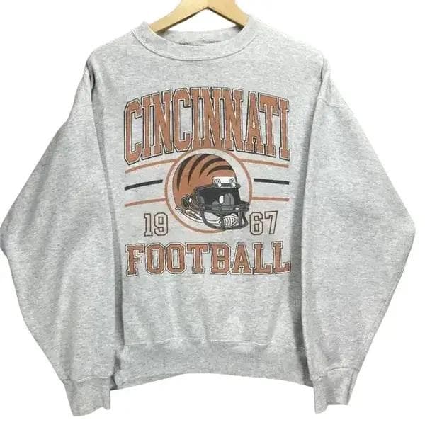 Sudadera Unisex Vintage Football Big Words Logo - Bengals y Todos los Equipos – image 1, Cincinnati Bengals Tee, cincinnati bengals hooded sweatshirt, cincinnati bengals gear, cincinnati bengals merch, cincinnati bengals shirt, bengals shirts, joe burrow tshirt