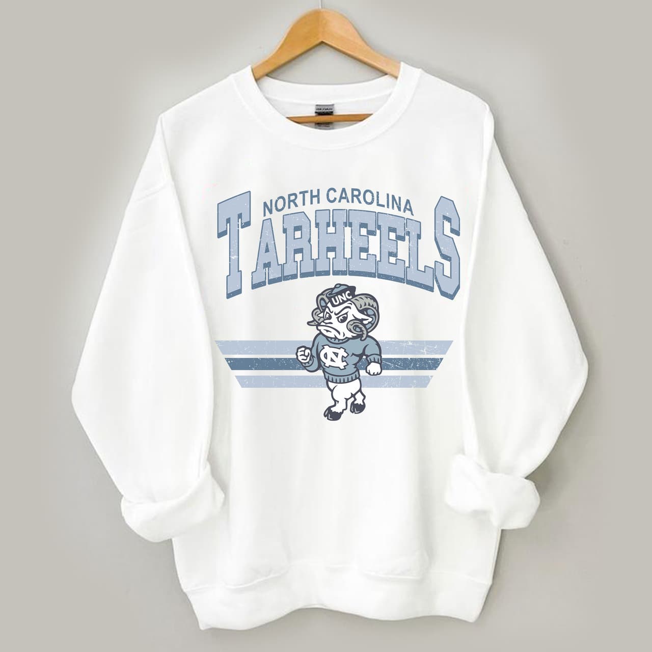Sudadera Unisex Vintage NCAA North Carolina Tar Heels Football – image 3, North Carolina Tar Heels Tee, tar heels shirt, nc tar heels shirt, tar heels sweatshirt, tar heels hoodie