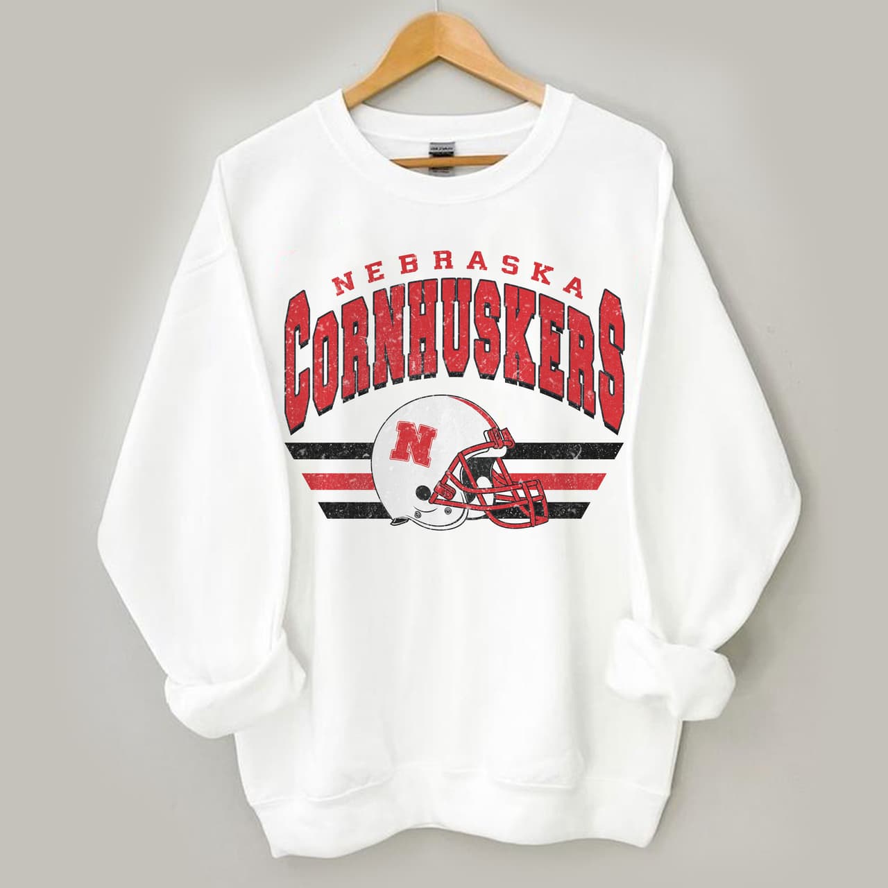 Sudadera Unisex Vintage NCAA Fútbol Nebraska Cornhuskers – image 3, Nebraska Cornhuskers Tee, Nebraska Cornhuskers Merch, Nebraska Cornhuskers Shirt, Nebraska Cornhuskers Sweatshirt, Nebraska Cornhuskers Hoodie, Nebraska Cornhuskers Clothes