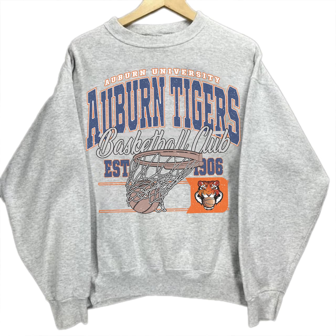 Sudadera Clásica Vintage Auburn Tigers NCAA Baloncesto Hombre – image 1, Auburn Tigers Tee, auburn shirts, auburn polos, auburn sweat shirts, auburn basketball shirt, auburn basketball sweatshirt, auburn hooded sweatshirt