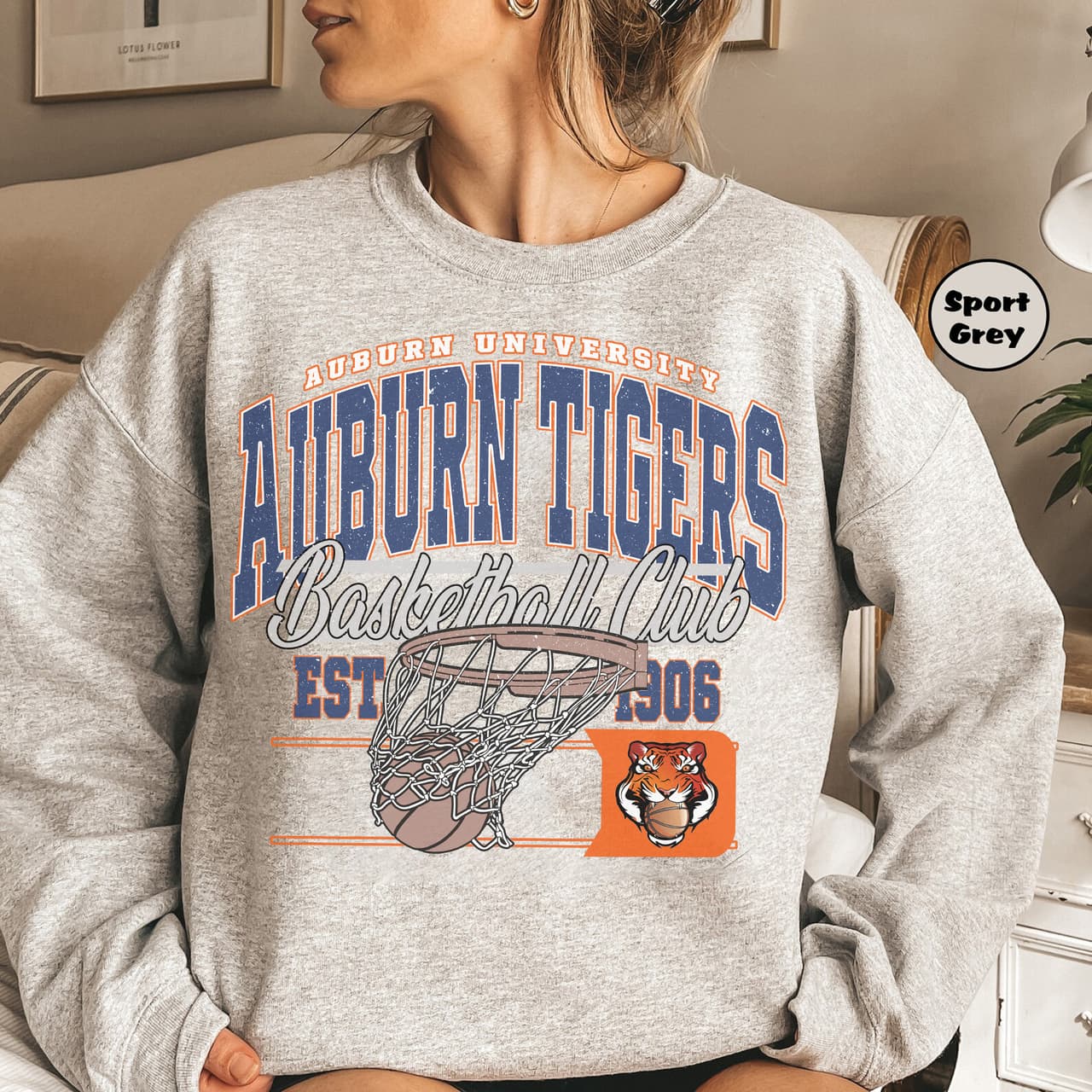 Sudadera Clásica Vintage Auburn Tigers NCAA Baloncesto Hombre – image 3, Auburn Tigers Tee, auburn shirts, auburn polos, auburn sweat shirts, auburn basketball shirt, auburn basketball sweatshirt, auburn hooded sweatshirt
