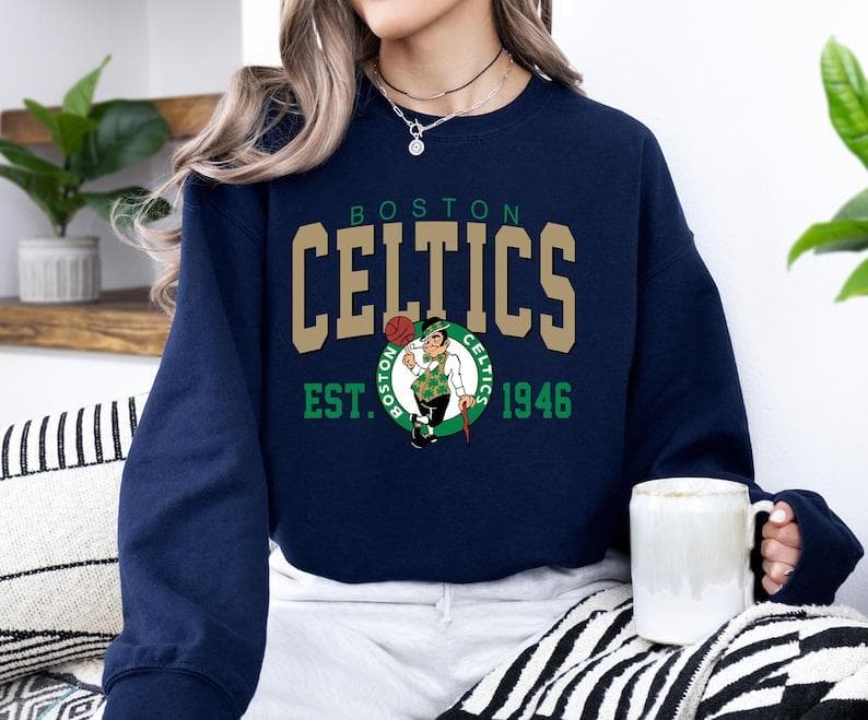Sudadera Vintage Boston Celtics 1946 Baloncesto Retro 90s – image 2, Boston Celtics Tee, Boston Celtics Merch, Boston Celtics Shirt, Boston Celtics Sweatshirt, Boston Celtics Hoodie, Boston Celtics Clothes